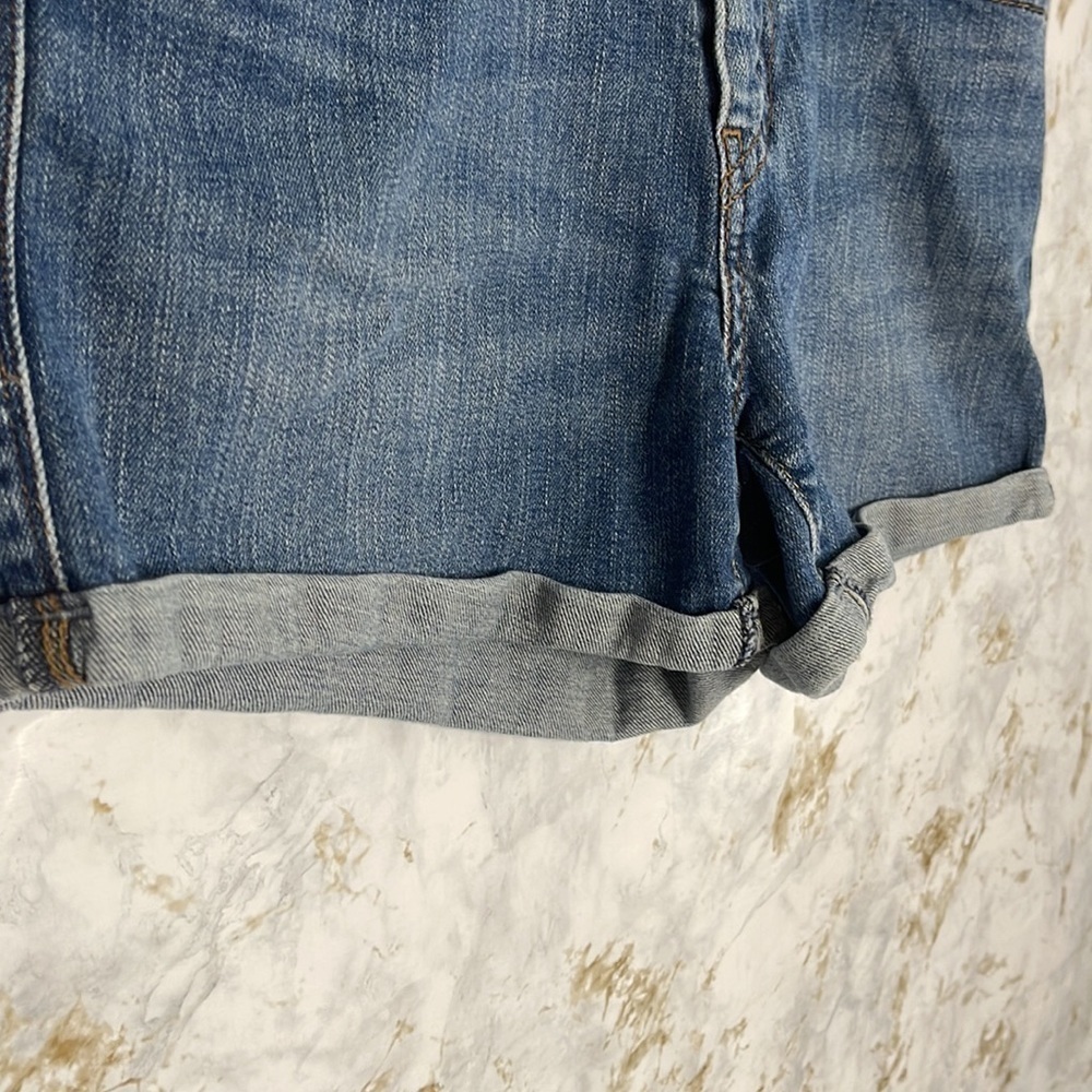 Levi’s Roll Up Shorts l SIZE 29 - Picture 4 of 11